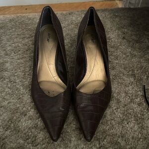 Brown pointy toe heel